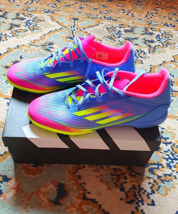 De vânzare F50 Footbal multicolor 2025