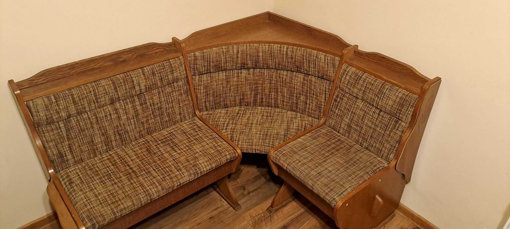 Colțar de bucatarie+masa extesibila+2 scaune