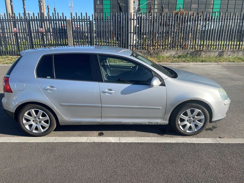VW Golf 5 • 1.6 MPI • Benzină • 102 CP • 2005 • 226.000 km • Sibiu