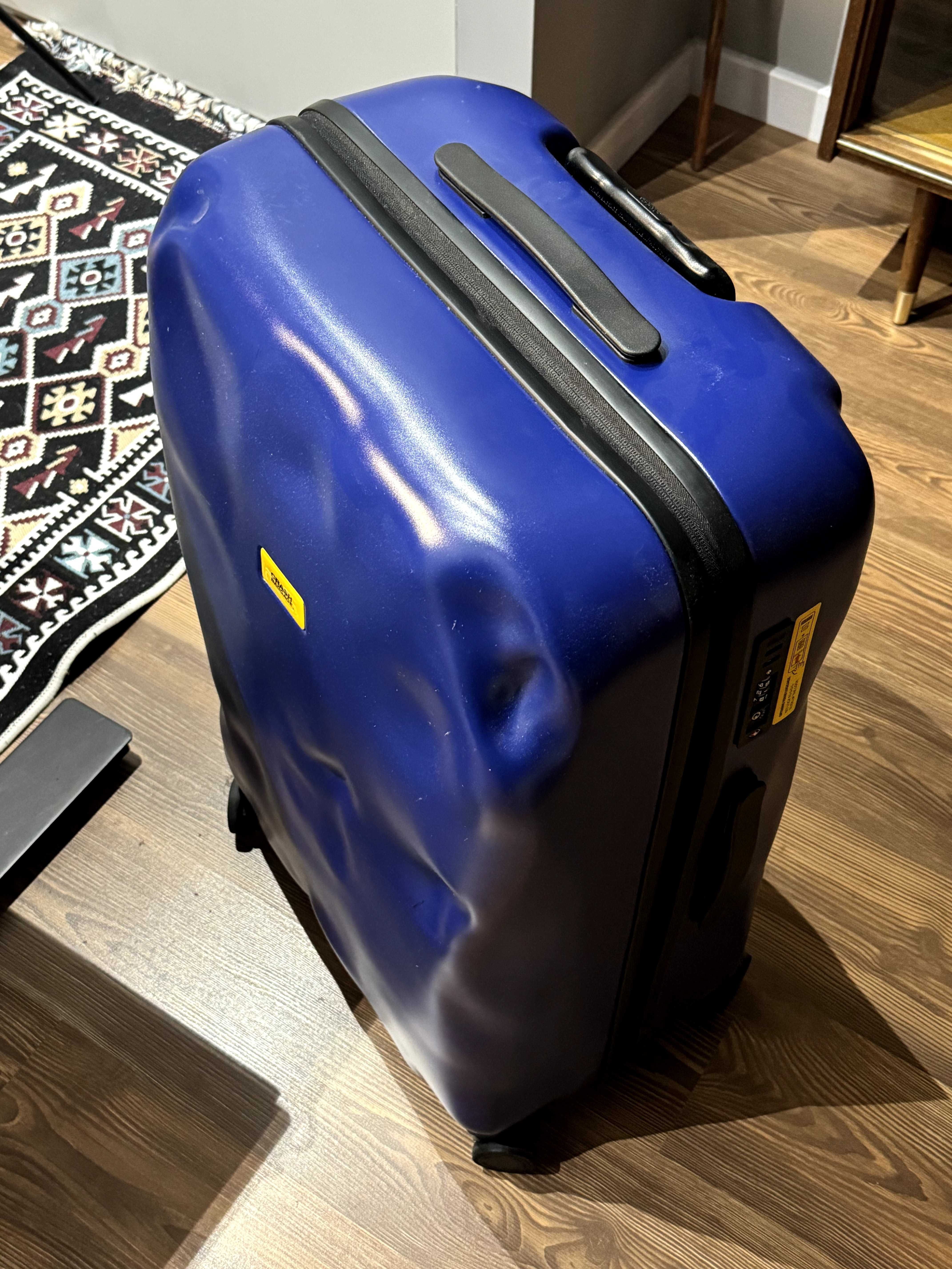 Чемодан Crash Baggage ICON поликарбонат 105 л синий