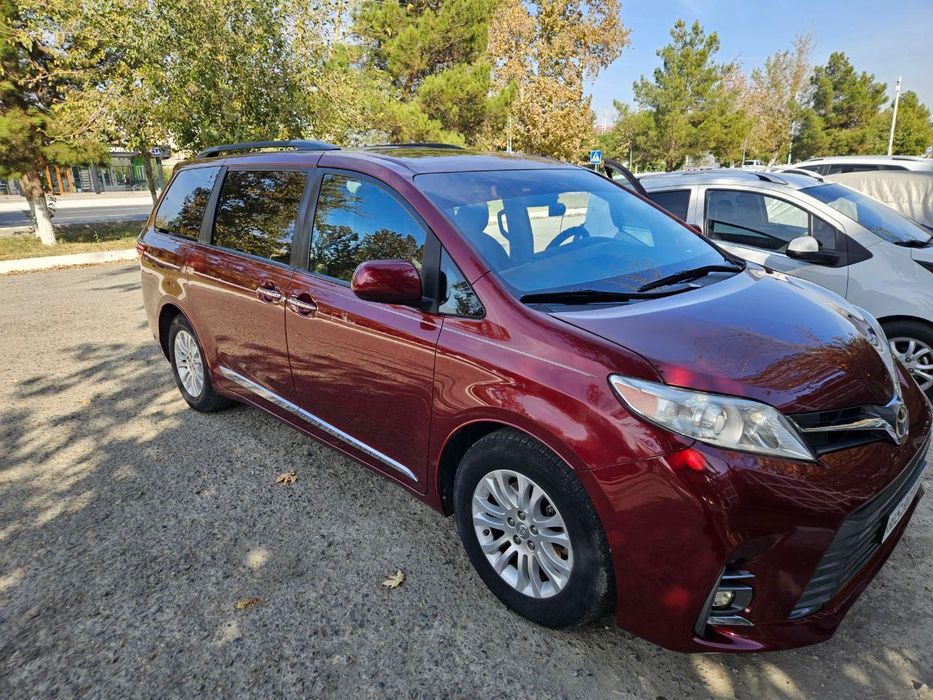Toyota Sienna в отличном состоянии