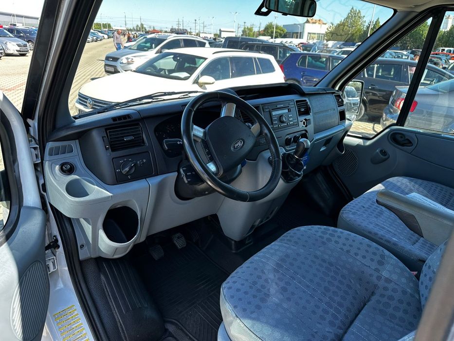 Ford Transit 8+1 (9 Locuri) - 2.2D 85CP - Clima * Pilot aut.