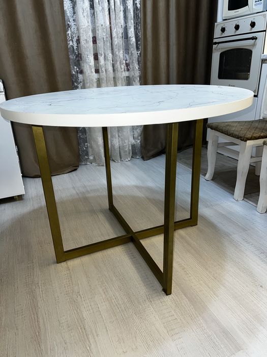 Стол кухонный , круглый