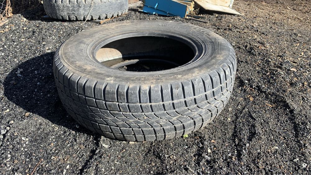 Продам покрышку 235.70.R16