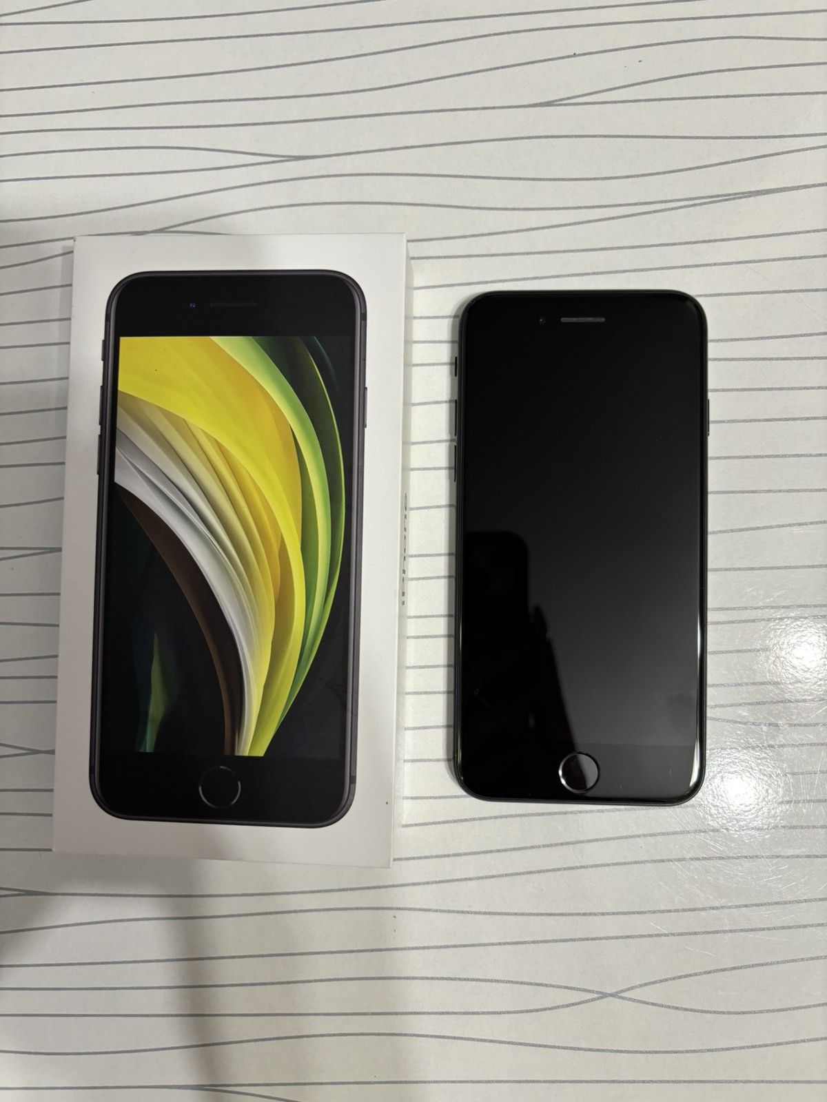 Iphone SE 2020 128gb перфектен