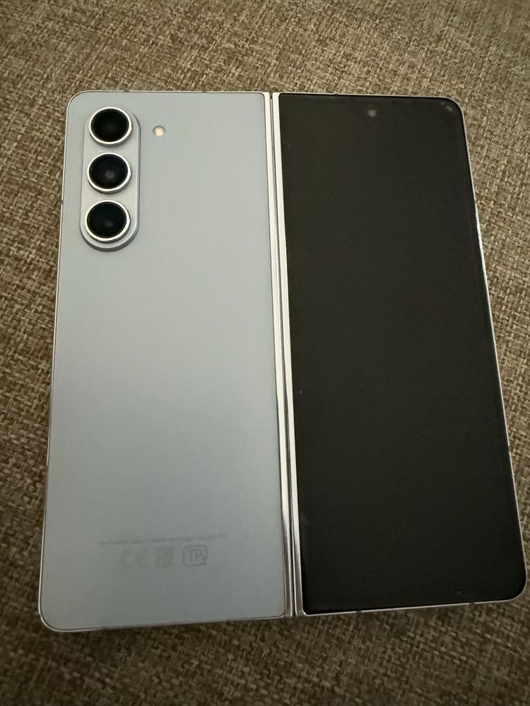 Samsung Fold 5 отличном состоянии