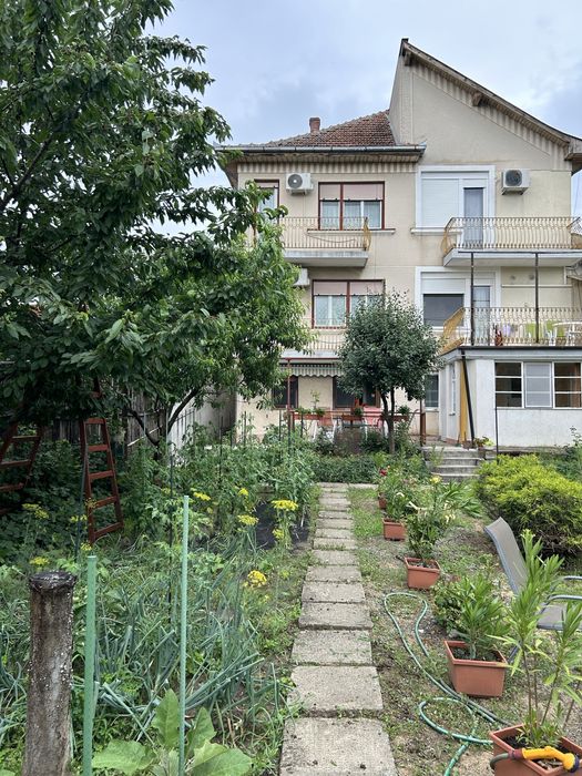 Casa de vanzare pe strada Paris