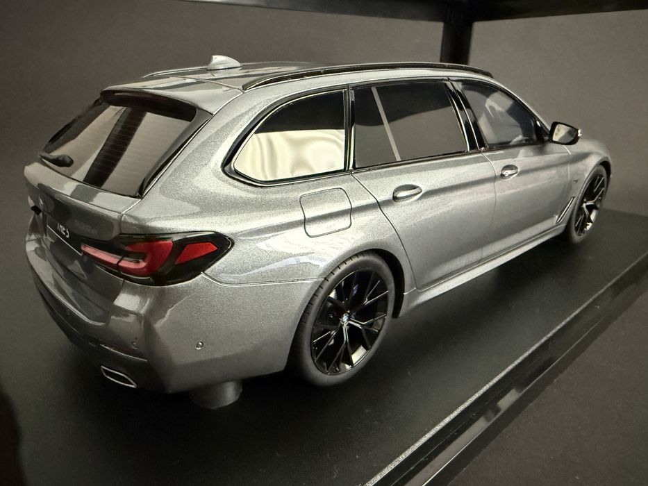 Macheta BMW 530E M Sport Touring 1/18 GT Spirit