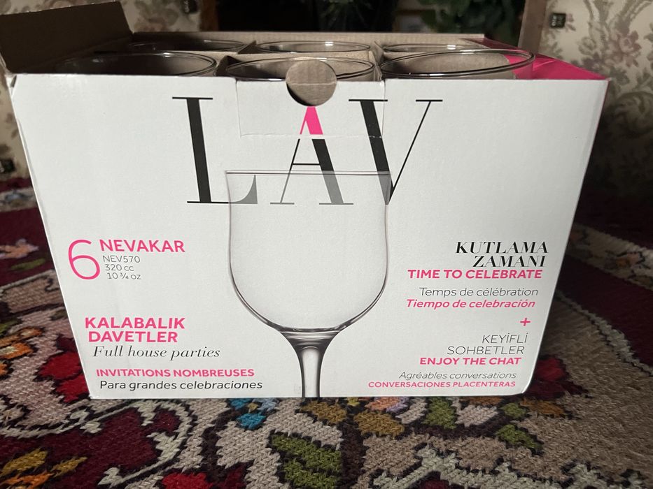 Un set de 6 pahare cu picior LAV 320cc