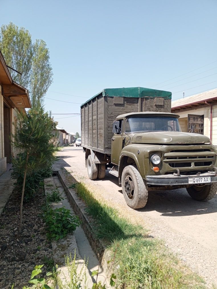 ЗИЛ 130 сотилади.