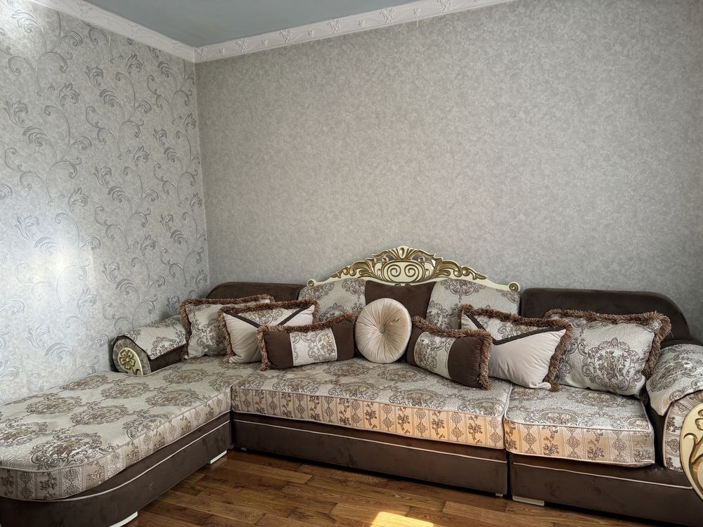 Диван сатылады. Шиеліі