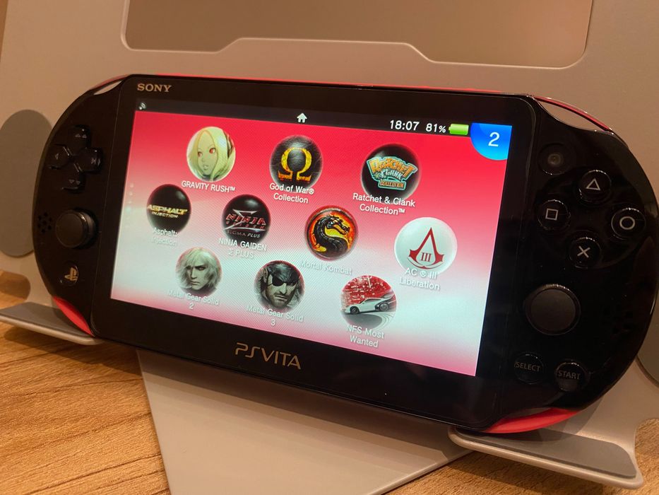 Playstation PS Vita 2000 Pink Black • Modată • 128GB Jocuri