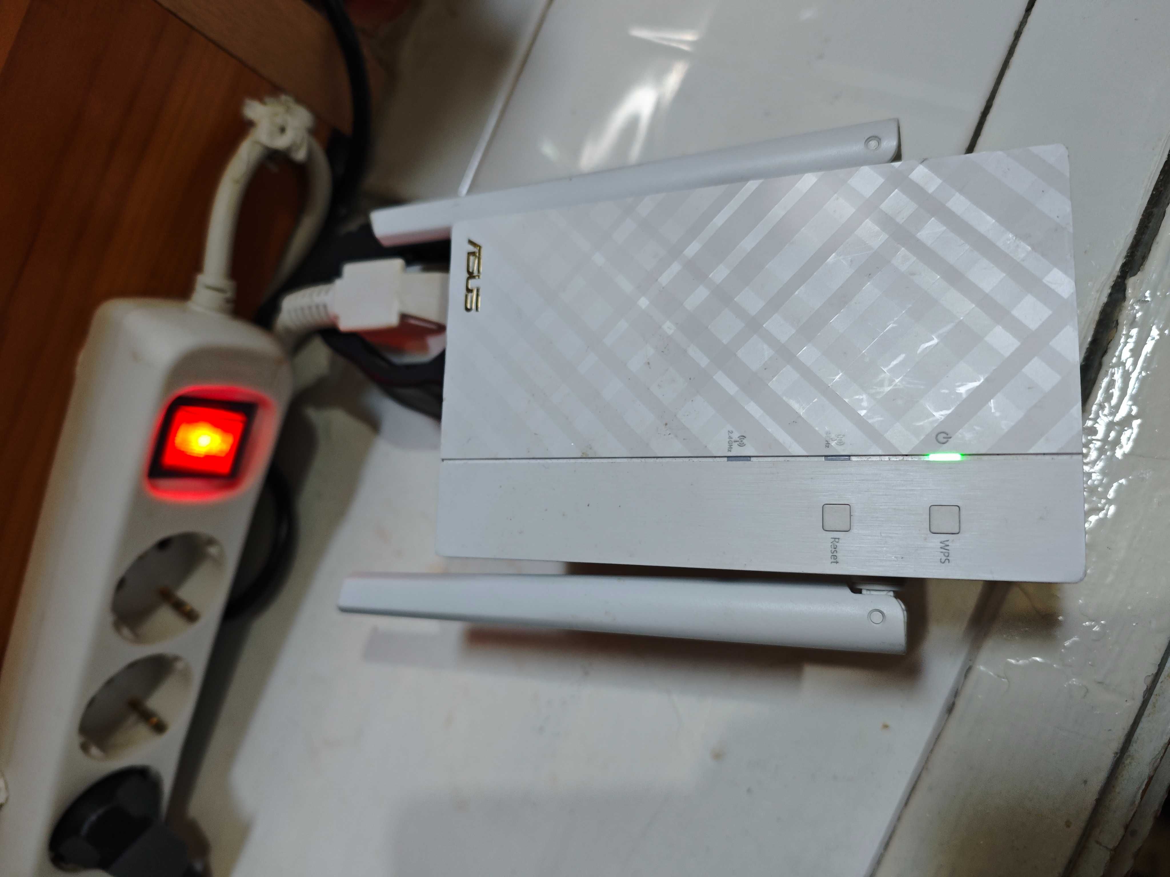 Усилвател на интернет Access Point ASUS RP-AC56 AC1200 Dual band