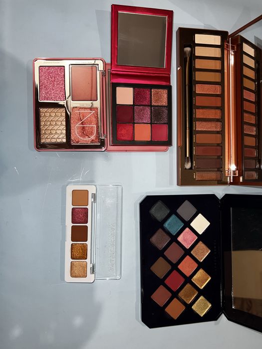 *обновена* Палитри Revolution,Morphe,BH,Essence,Sephora,Jeffree и др.