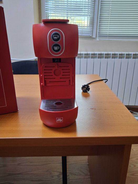 Кафемашина ILLY с кафе дози E.S.E PODS в гаранция