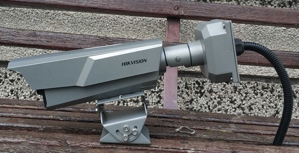 Hikvision камера за видеонаблюдение и засичане на номерата на МПС