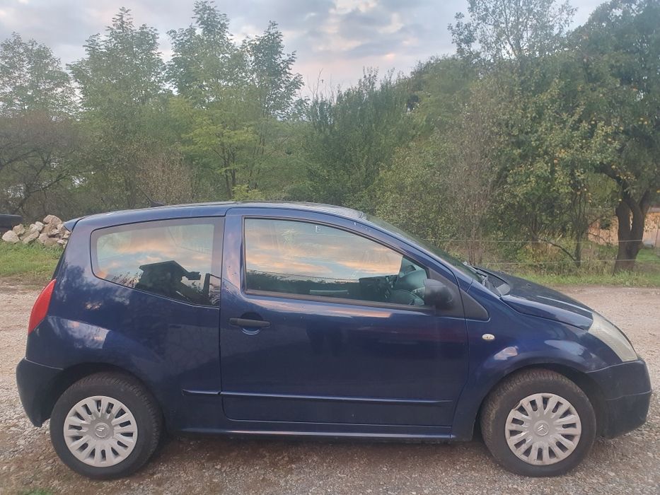 Vând Citroen C2 1,1 benzina.Anvelope all seasons.