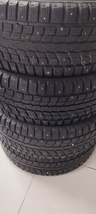 Продам зимние шины 235/65/17