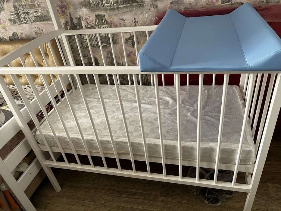 Манеж с матрасом и пеленальной доской
