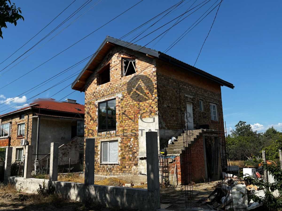 оф.23227 Двуетажна къща в с.Златитрап