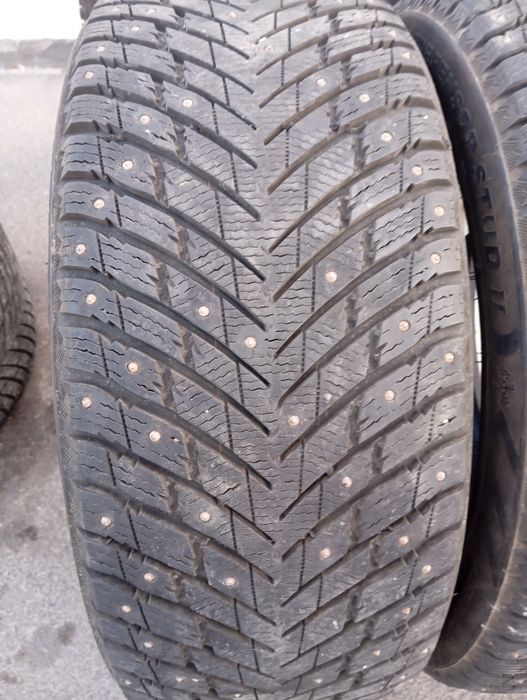 Продается зимние шины 275.45r21 в комплекте 4шт