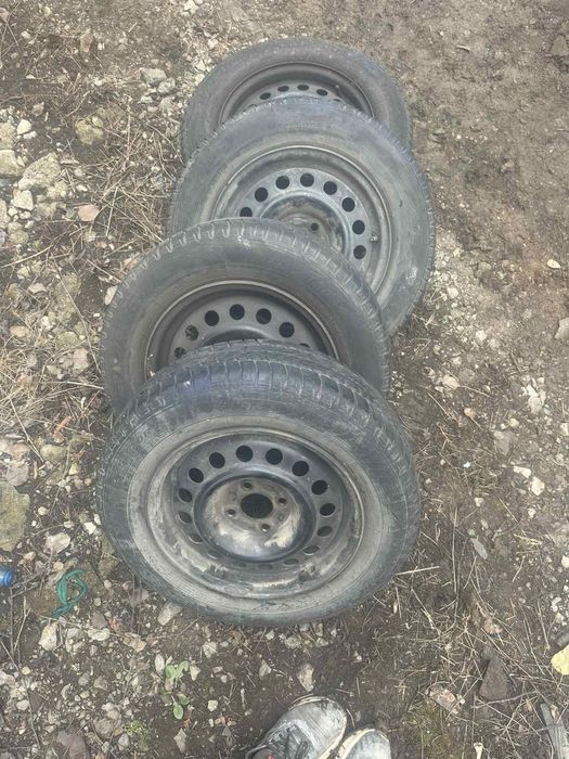 Продавам гуми Дебика