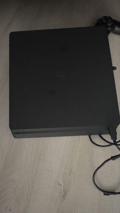 Продам Playstation 4 slim