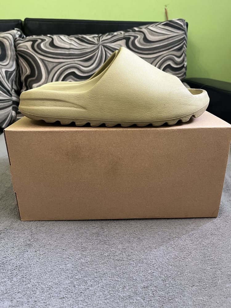 Yeezy alide resin