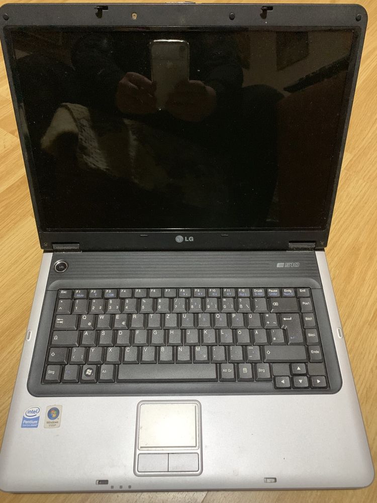 Laptop defect LG E510! Pentru piese!