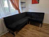 Colțar negru modern cu picioare metalice – 178x148 cm