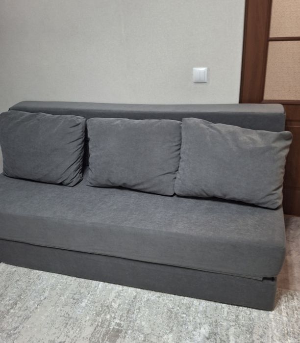 Безкаркасный диван