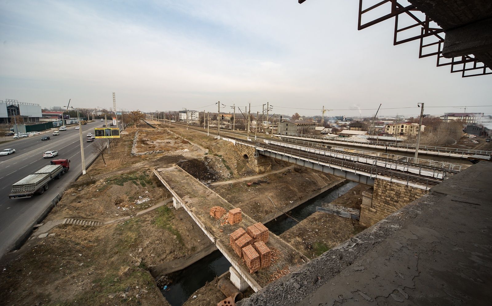Продаётся помещение 2135 кв.м на перекрестке Новомосковской/Кольцевой