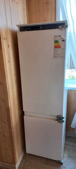 Продам холодильник встраиваемый