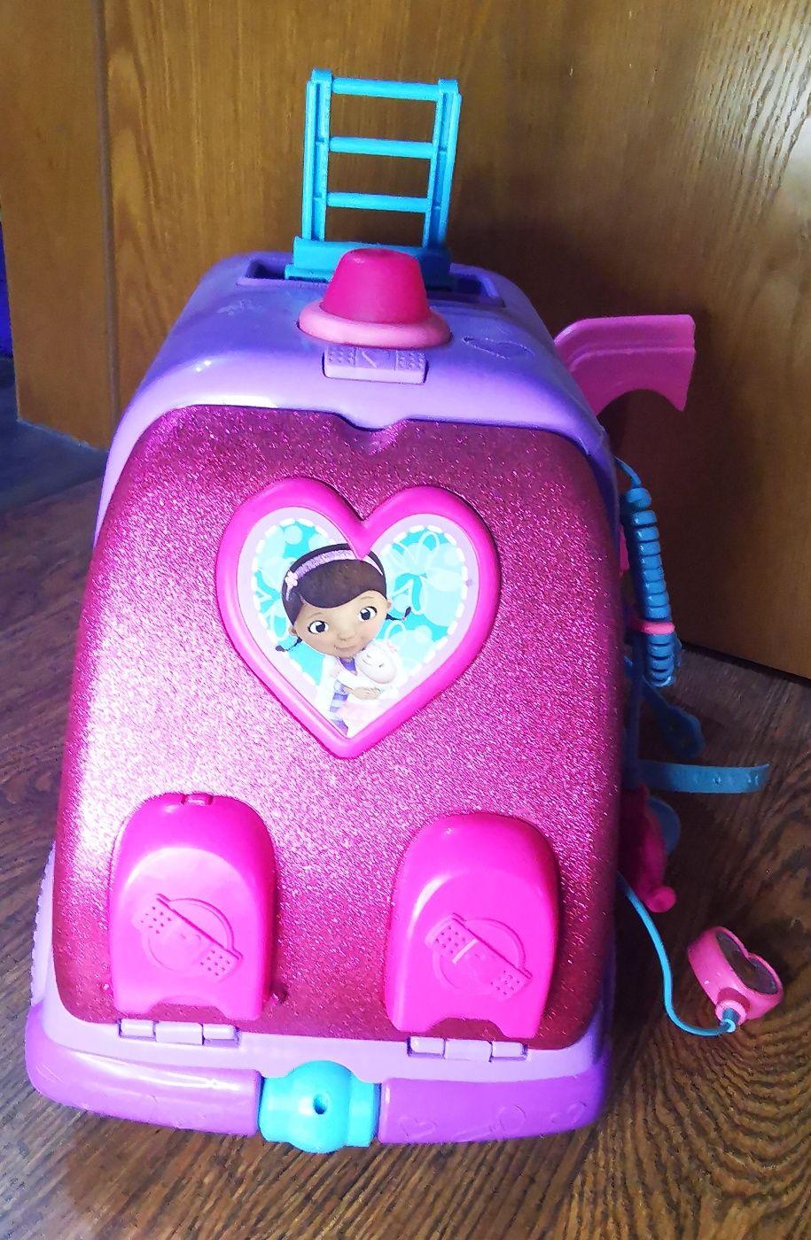 Doc mcstuffins mobile кола линейка