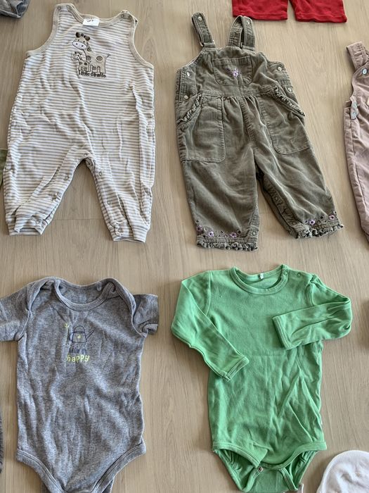 Vand lot haine ptr.fete(6-9 luni).