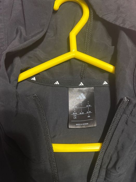 Оригинална ветровка Adidas