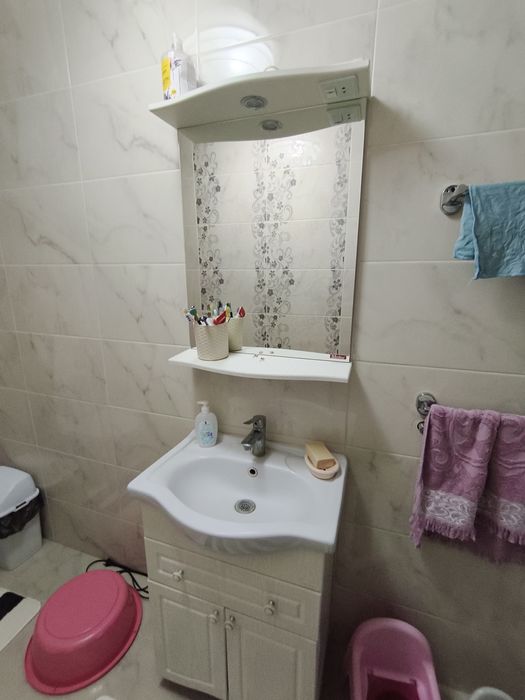 Продам раковину с зеркалом