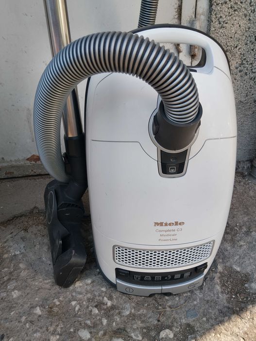 Прахосмукачка робот Miele  CX1 и Miele C3