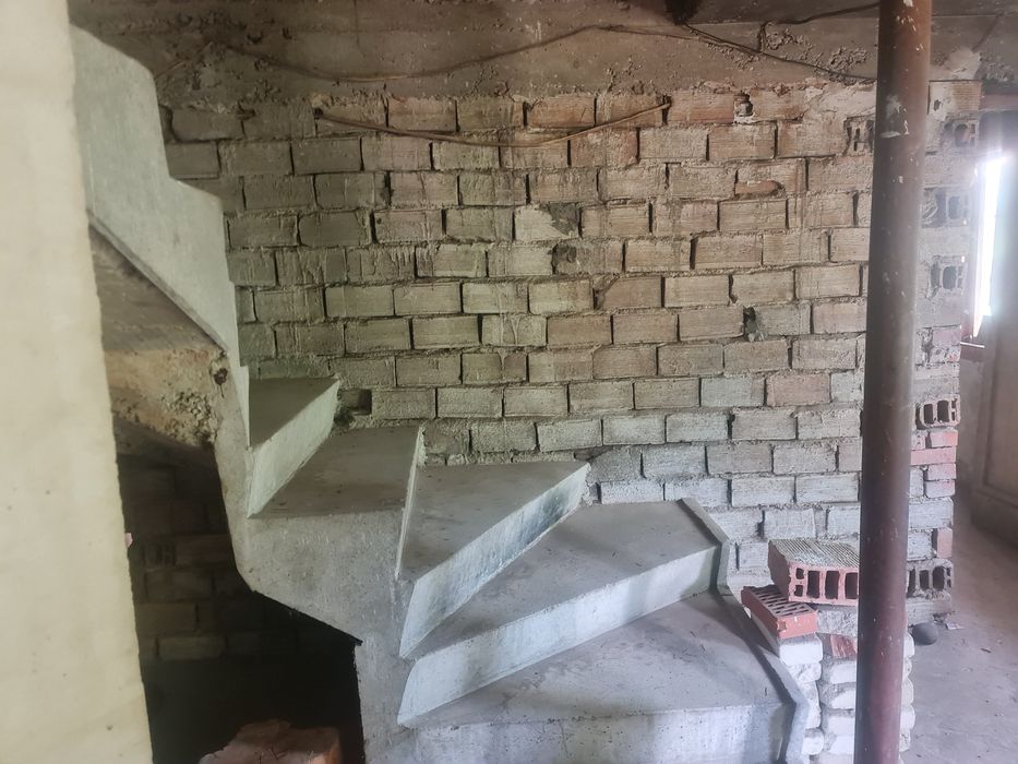 Продавам два етажа от къща в гр.Смолян,кв.Райково