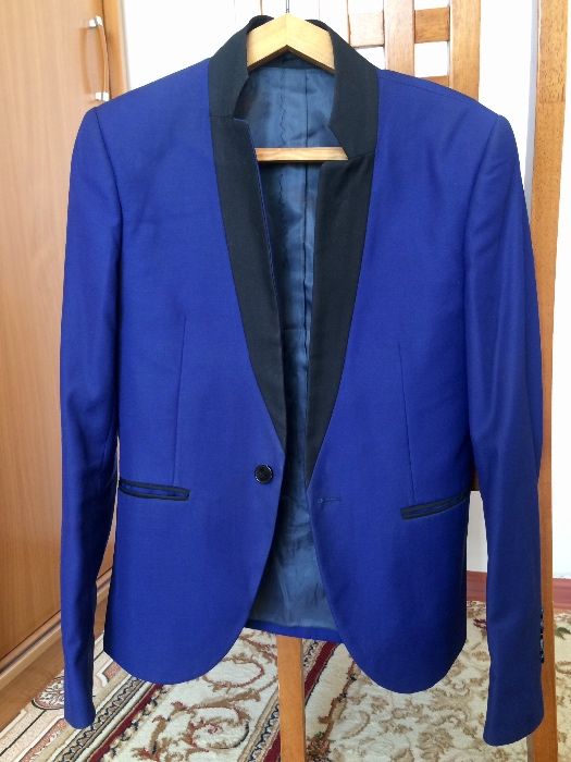 Продам модный пиджак синего цвета