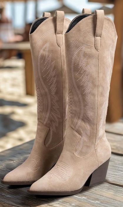 Каубойски чизми бежеви