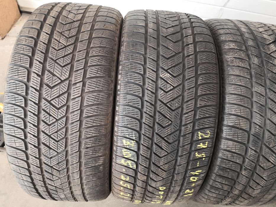 305 35 21 цола задни гуми  Pirelli