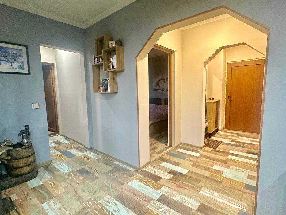 Продава къща в с. Лесново