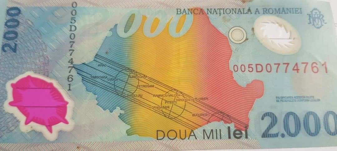 Vând bani vechi cu eclipsa.Bancnote de 2000 de lei. Pretul e pe bucata