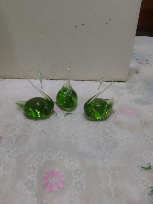 Продам лебедей из стекла.