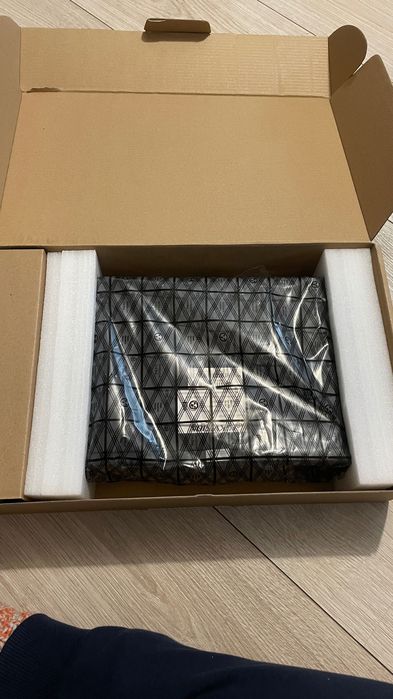 Switch cu 8 porturi Hikvision DS-3E2310P