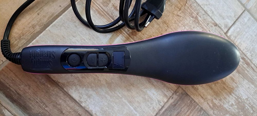 Електрическа четка за изправяне на коса.