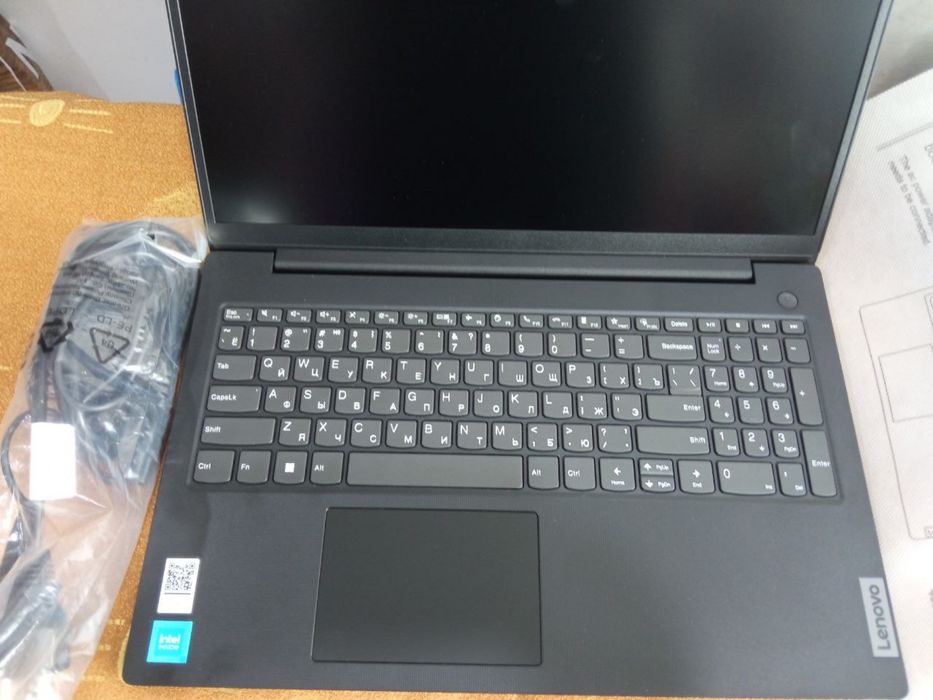 Lenova V15 yangi