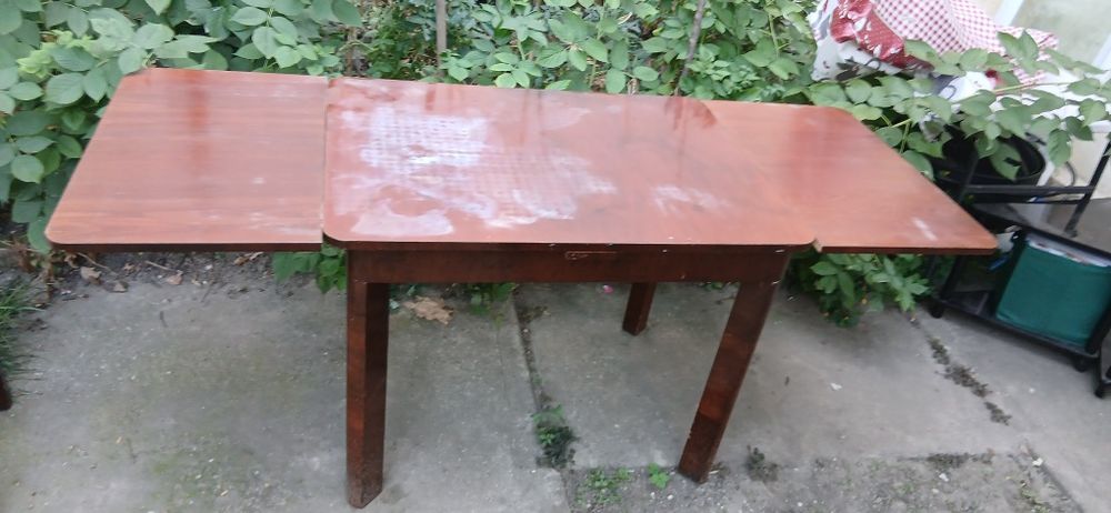 Masa extensibila cu 4 scaune