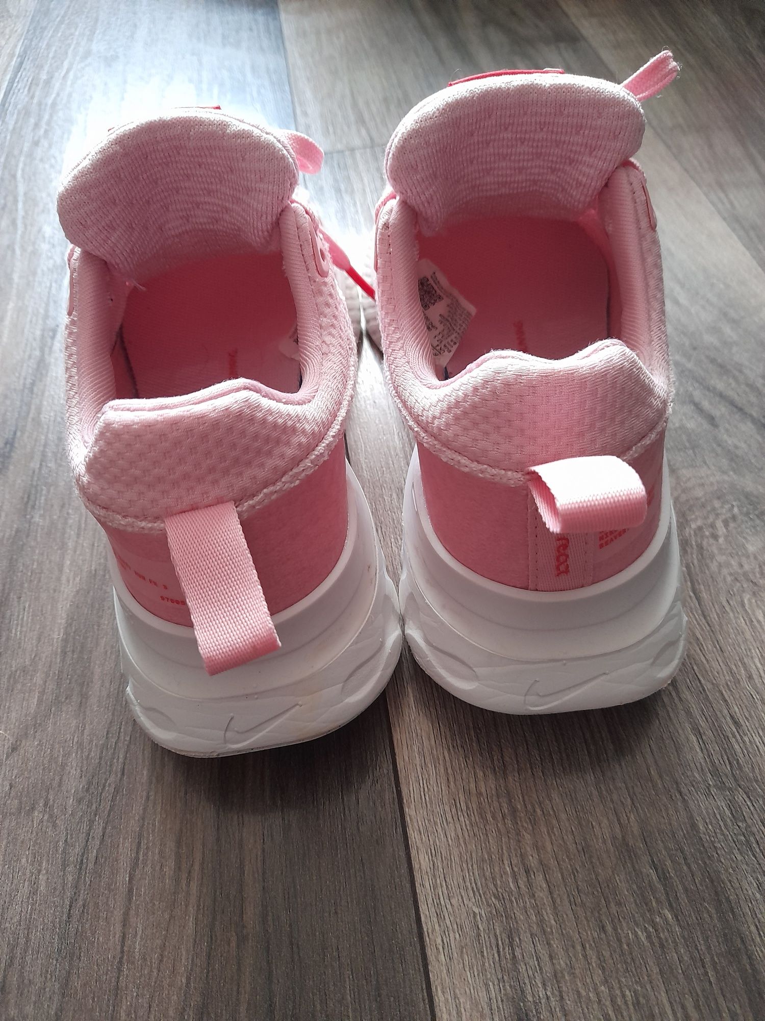 Nike  react infinity run fk 3 ,Reebok Zig Dynamica